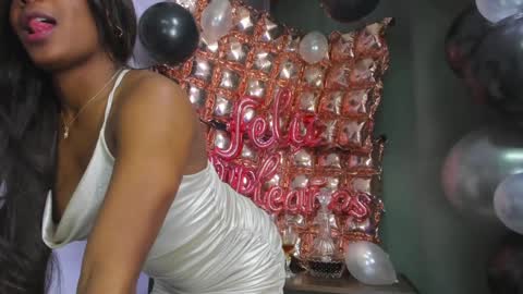 Nahomi Jones online show from January 14, 4:15 am