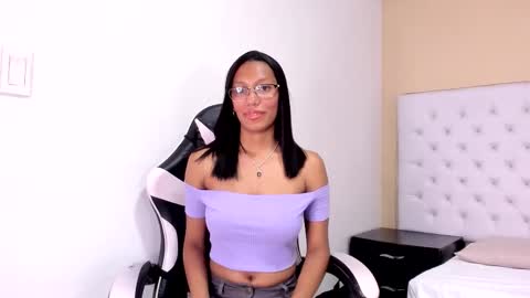 Snapshot of naomi_keen chatting on September 28, 3:23 am naomi_keen online show from September 28, 3:23 am