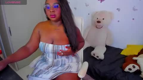 Snapshot of naomi_kiing chatting on May 13, 2:36 pm Nathalia King online show from May 13, 2:36 pm