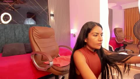 Snapshot of naomi_monroe chatting on January 17, 12:43 pm Naomi online show from January 17, 12:43 pm