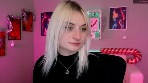 Snapshot of naomi_pratt chatting on January 5, 8:45 pm Naomi online show from January 5, 8:45 pm