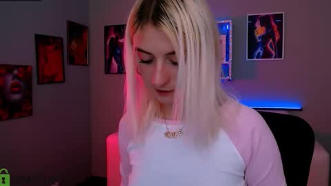 Snapshot of naomi_pratt chatting on January 17, 9:18 pm Naomi online show from January 17, 9:18 pm