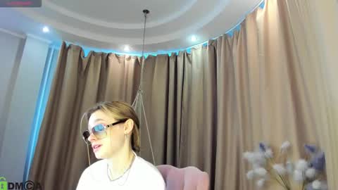 Snapshot of naomi_rias chatting on September 30, 1:32 am Naomi online show from September 30, 1:32 am