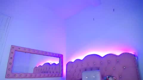 naomi_shayk online show from May 14, 7:31 pm