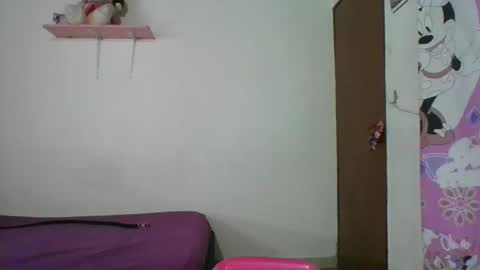 Snapshot of naomi_sweet420 chatting on December 22, 1:34 am Mia online show from December 22, 1:34 am