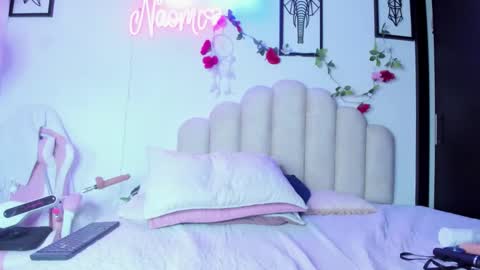 Snapshot of naomiasha_ chatting on March 4, 3:55 am online show from March 4, 3:55 am