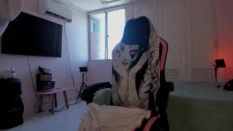 Snapshot of naomibrinks1 chatting on January 9, 7:48 pm Heidy online show from January 9, 7:48 pm