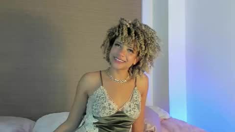 naomidawson online show from February 18, 1:34 am