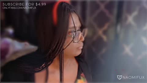 Snapshot of naomifux chatting on December 8, 7:11 pm Naomi online show from December 8, 7:11 pm