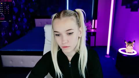 Snapshot of naomihita chatting on October 31, 9:54 am naomihita online show from October 31, 9:54 am