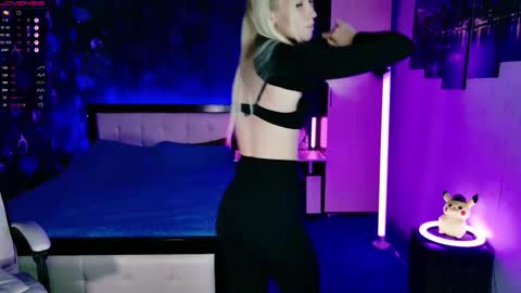 naomihita online show from November 21, 5:00 pm