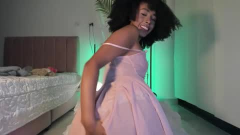 Naomii online show from October 6, 1:36 am