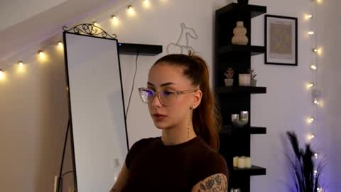 naomii_20 online show from October 12, 7:02 pm