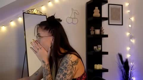 naomii_20 online show from October 24, 1:18 pm