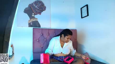 Naomi Campbel online show from December 21, 2:13 pm