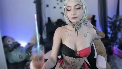 Naomi online show from November 22, 9:25 pm