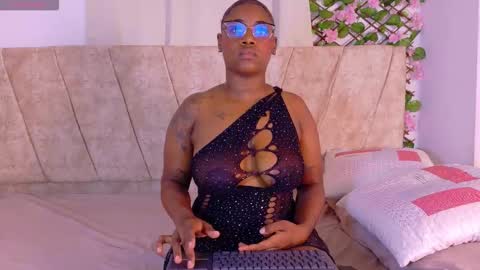 Snapshot of naomiivega chatting on October 21, 9:37 pm naomiivega online show from October 21, 9:37 pm