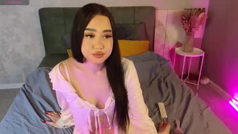 Naomi online show from February 4, 5:57 am