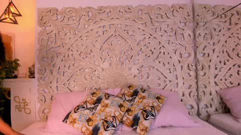 Naomi online show from April 4, 1:41 pm