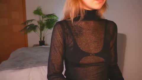 naomirosy online show from February 11, 7:19 pm