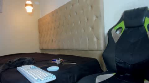 Snapshot of naomis_35 chatting on February 20, 7:47 pm naomis_35 online show from February 20, 7:47 pm