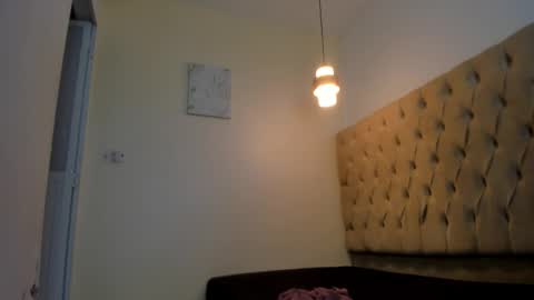 Snapshot of naomis_35 chatting on March 3, 7:53 pm naomis_35 online show from March 3, 7:53 pm