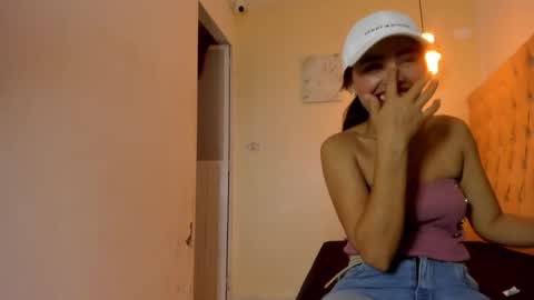 Snapshot of naomis_35 chatting on March 4, 7:53 pm naomis_35 online show from March 4, 7:53 pm