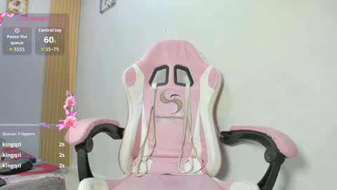 Snapshot of naomis_35 chatting on March 12, 9:10 pm naomis_35 online show from March 12, 9:10 pm