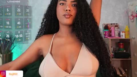 Snapshot of naomixjones1 chatting on February 19, 8:49 pm Naomi online show from February 19, 8:49 pm