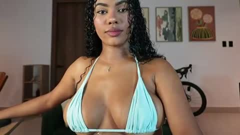 Snapshot of naomixjones1 chatting on June 25, 3:50 am Naomi online show from June 25, 3:50 am