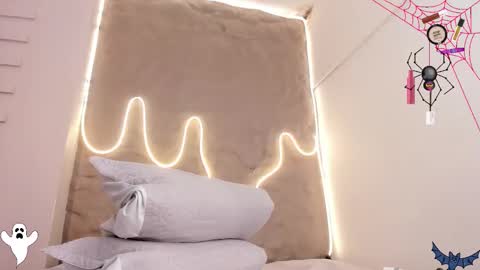 I am Naomy online show from October 23, 7:12 pm