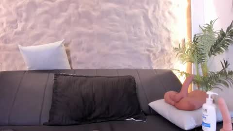 Snapshot of naomy_gyal chatting on February 24, 7:23 pm I am Naomy online show from February 24, 7:23 pm