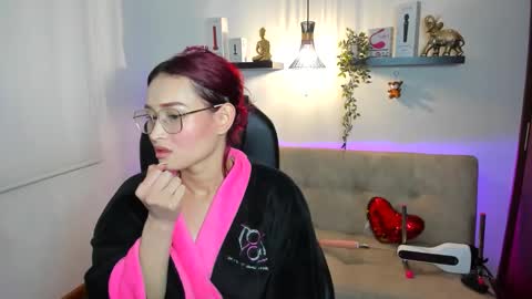 naomy online show from May 19, 1:56 am