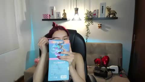 Snapshot of naomy_hot04 chatting on August 6, 10:55 pm naomy online show from August 6, 10:55 pm