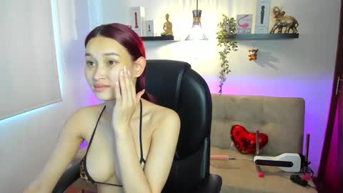Snapshot of naomy_stanley chatting on May 12, 8:50 pm Naomy Stanley online show from May 12, 8:50 pm
