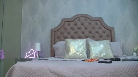 Snapshot of naomybrand chatting on September 24, 10:29 am Naomi Brand online show from September 24, 10:29 am