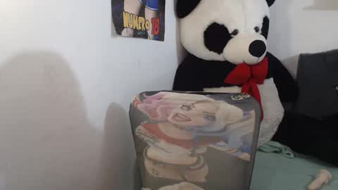 Snapshot of naomylux1 chatting on May 17, 9:00 pm naomylux1 online show from May 17, 9:00 pm