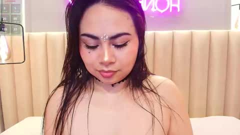 Naomy  online show from November 9, 5:33 pm