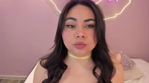 Snapshot of naomymonroe_ chatting on April 19, 11:42 am Naomy online show from April 19, 11:42 am