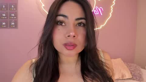 Snapshot of naomymonroe_ chatting on May 2, 10:53 am Naomy online show from May 2, 10:53 am