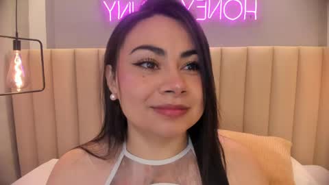 Snapshot of naomymonroe_ chatting on May 21, 10:33 am Naomy online show from May 21, 10:33 am