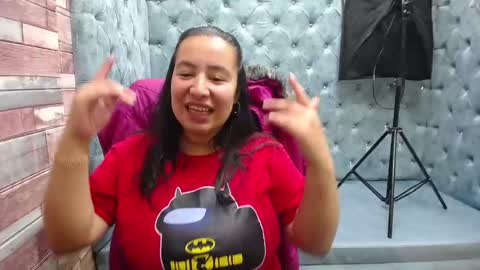 Snapshot of naomyprinces_ chatting on December 5, 1:06 pm Bulma Heidi online show from December 5, 1:06 pm