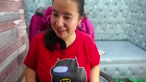 Snapshot of naomyprinces_ chatting on December 6, 1:44 pm Bulma Heidi online show from December 6, 1:44 pm