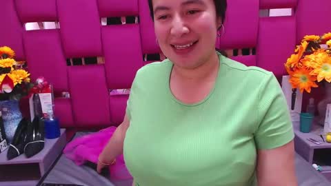 Snapshot of naomyprinces_ chatting on December 11, 8:39 pm Bulma Heidi online show from December 11, 8:39 pm