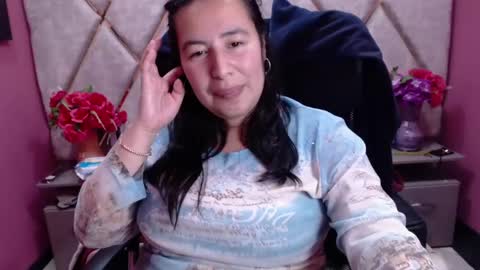Snapshot of naomyprinces_ chatting on December 21, 4:25 pm Bulma Heidi online show from December 21, 4:25 pm