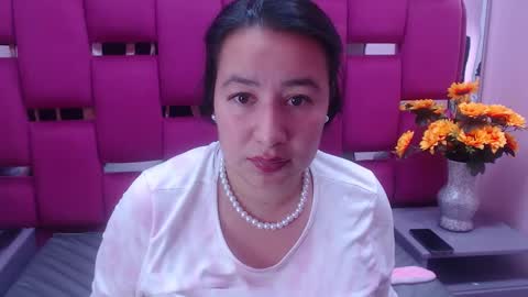 Snapshot of naomyprinces_ chatting on January 6, 1:41 pm Bulma Heidi online show from January 6, 1:41 pm