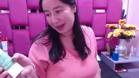 Snapshot of naomyprinces_ chatting on January 10, 1:41 pm Bulma Heidi online show from January 10, 1:41 pm