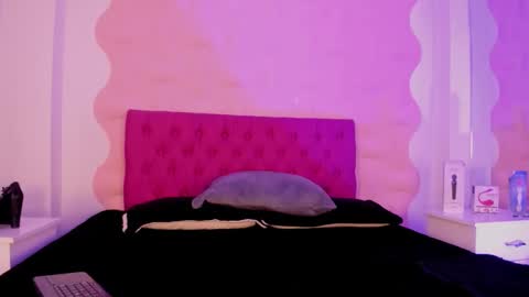 Maira online show from November 6, 8:32 pm