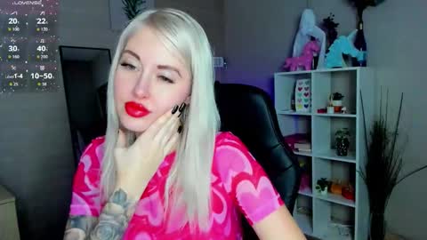 Snapshot of nastasya_cute chatting on December 16, 1:43 am Nastya online show from December 16, 1:43 am