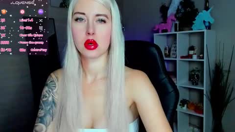 Snapshot of nastasya_cute chatting on December 22, 1:35 am Nastya online show from December 22, 1:35 am